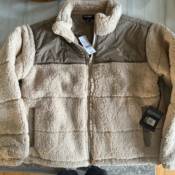 NWT PacSun Playboy Women's Apres Ski Puffer Jacket 🧸 - Picture 3 of 7